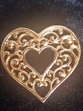 Vintage  Gold Filigree Heart Brooch